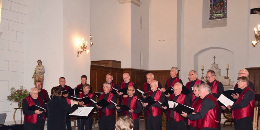Le chœur a résonné sous la baguette du Julia Brian. © Photo J. L. 
